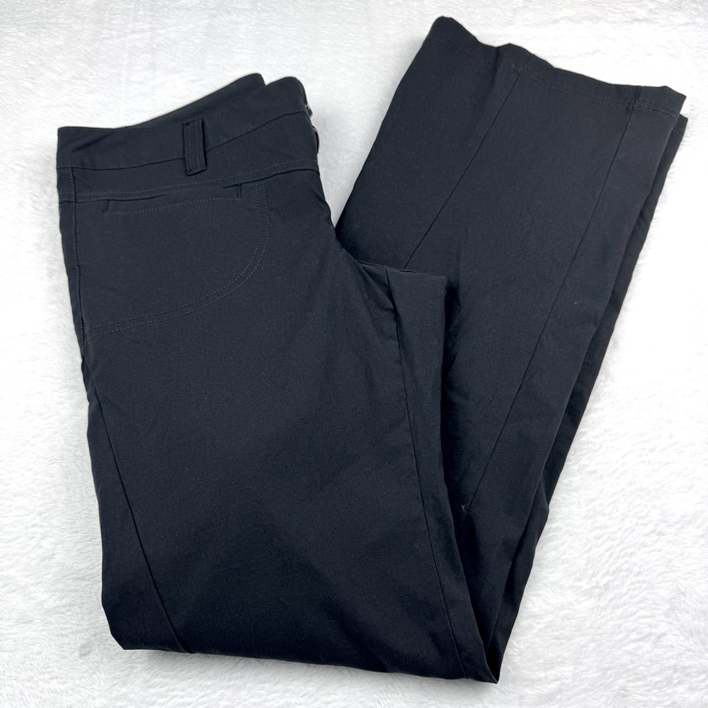 Athleta cargo pants, black. Low rise. Size 6. Drawstring/ zip, snap waistband.